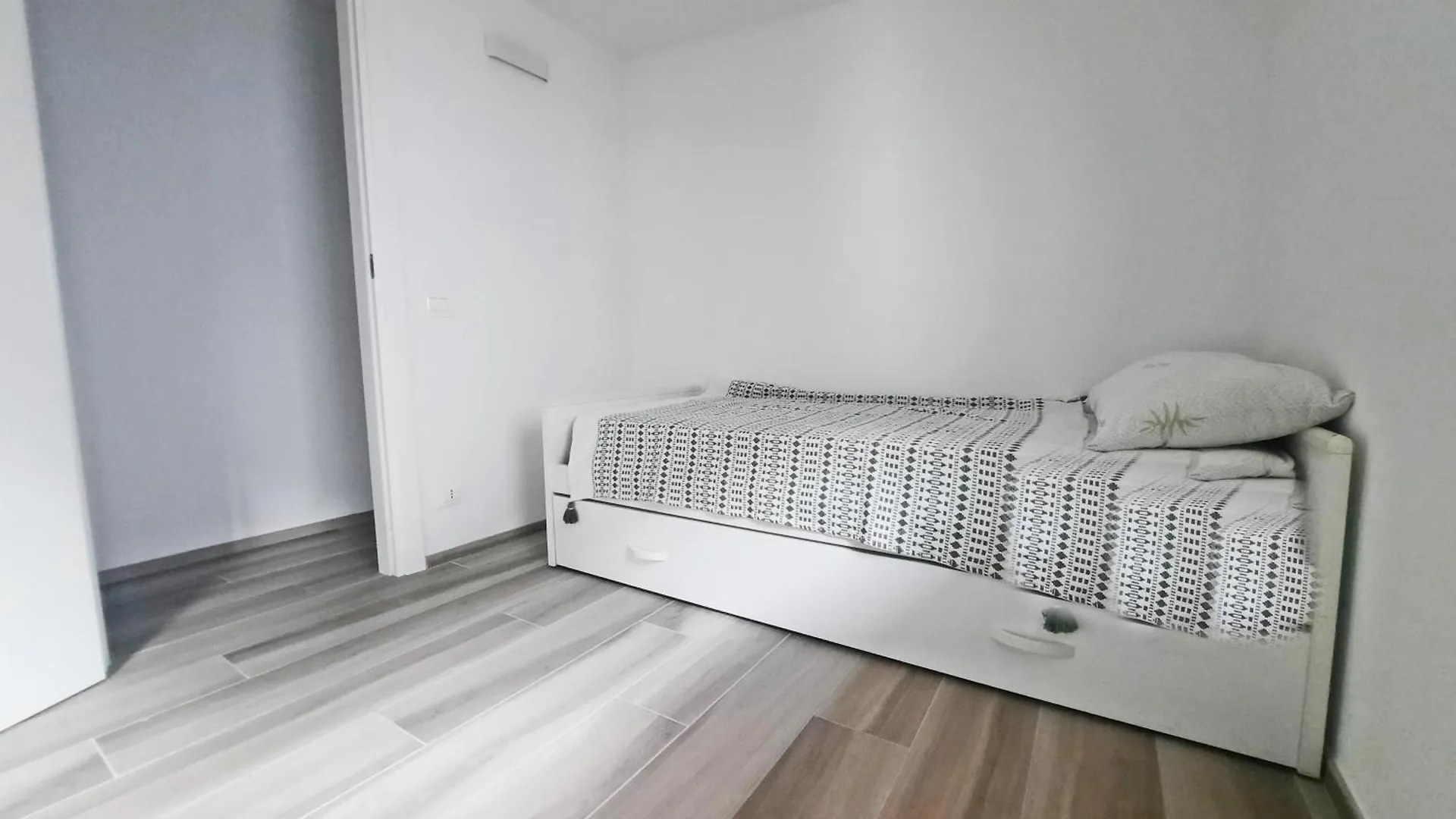 Villa Smiley House San Felice del Benaco 0*,